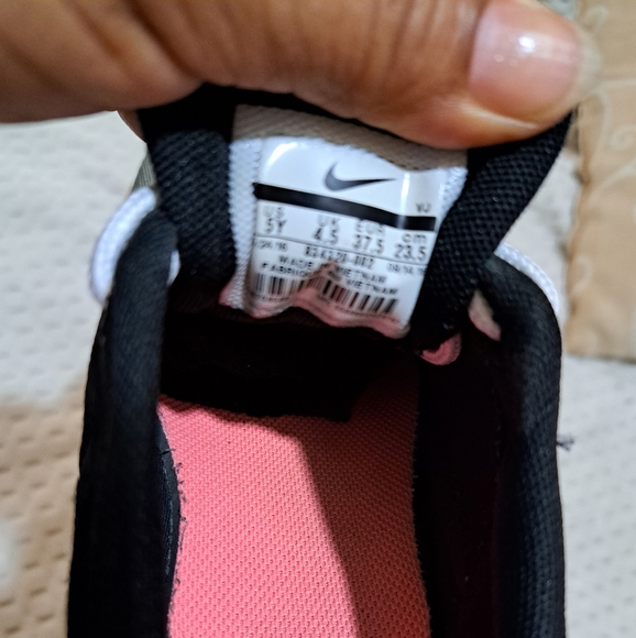 NIKE AIR MAX THEA SNEAKERS KIDS SIZE 5Y BLACK/WHITE - Picture 9 of 9